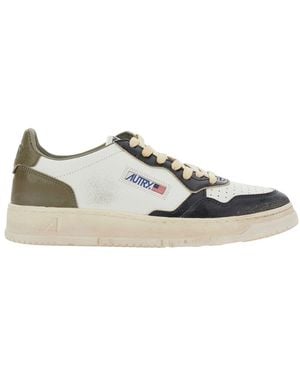 Autry 'Medalist Low Vintage' Trainers With Contrasting Heel Tab - White