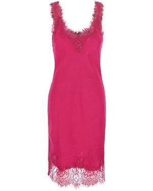 Gold Hawk Megan Bias Mid Dress Classics Dress With V-Neck And Long Sle - Pink