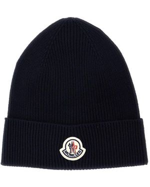 Moncler Berretto Con Rifiniture A Coste E Patch Logo Sul Fronte - Blu
