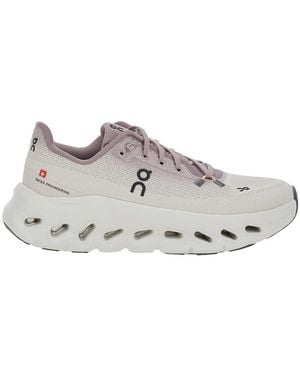 On Shoes Cloudtilt Trainers Featuring A Cushied Sole And Upper - White