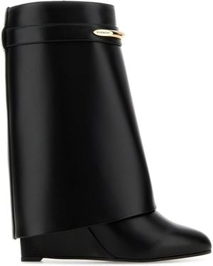 Givenchy Solid Heeled Boots - Black