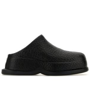 McQueen Slippers Wave in pelle nera - Nero