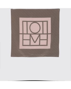 TOTEME Square Silk Scarf With A Central Contrasting Logo Print - Pink