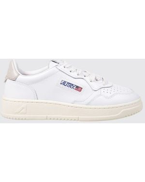 Autry Medalist Low Smooth Calfskin Sneakers With Carved Logo - White