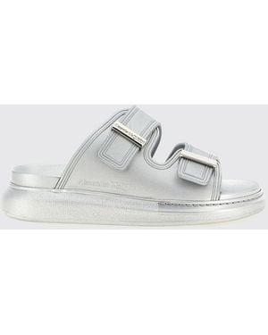 McQueen Mules De Goma Con Tacón Bajo Y Logotipo Grabado - Blanco