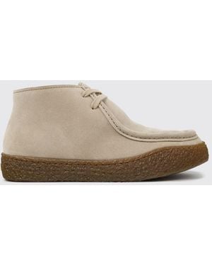 Camper Peu Terreno Suede Desert Boots With Rear Logo And Low Heel - Natural