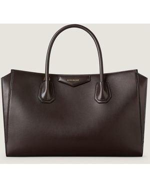 Givenchy Borsa Antigona Catchall media in pelle fiore lucida - Marrone