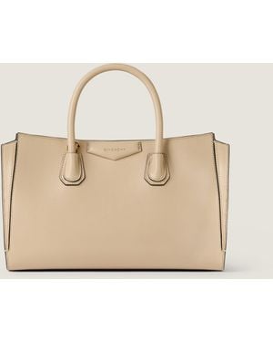 Givenchy Borsa Catchall Antigona piccola in pelle fiore lucida - Neutro