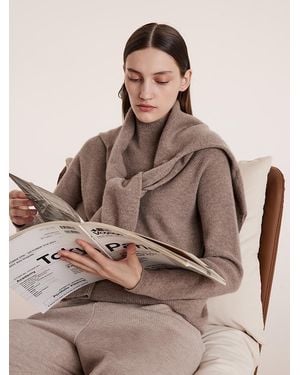 GOELIA Coffee Seamless Mock Neck Cashmere Sweater - Brown