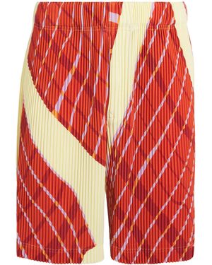 Homme Plissé Issey Miyake Pleated Windswept Print Shorts - Red