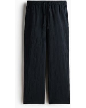 H&M Hose aus Strukturstoff in Relaxed Fit - Schwarz