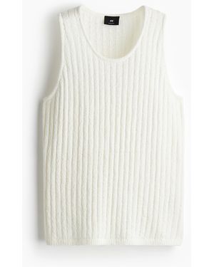 H&M Geripptes Tanktop in Regular Fit - Weiß