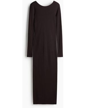 H&M Geripptes Kleid mit U-Ausschnitt im Rücken - Schwarz