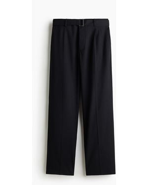 H&M Hose mit Gürtel in Relaxed Fit - Schwarz