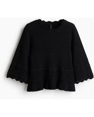 H&M Pullover in Pointellestrick mit Volants - Schwarz