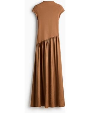 H&M Asymmetrisches Kleid aus zwei Stoffen - Braun