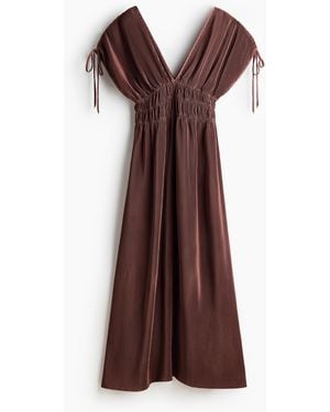 H&M Gecrinkeltes Kleid mit Kordelzug - Braun