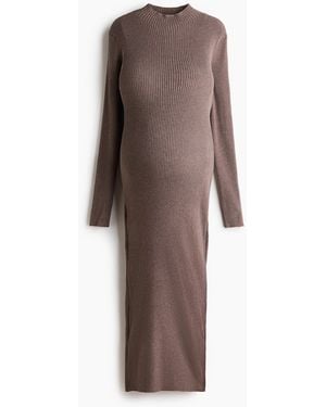 H&M MAMA Rippstrick-Kleid mit Turtleneck - Braun