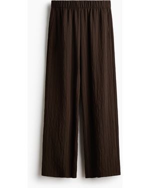H&M Hose aus einem Viskosegemisch mit Struktur - Braun