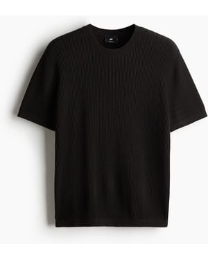 H&M T-Shirt in Rippstrick Regular Fit - Schwarz