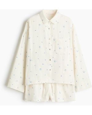 H&M Pyjama mit Oberteil und Shorts - Weiß