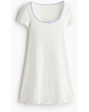 H&M Kleid mit ausgestelltem Jupe und Overlock-Detail - Weiß