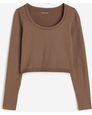 H&M Seamless Cropped Sportshirt aus DryMoveTM - Braun