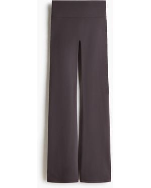 H&M Ausgestellte Yogaleggings mit SoftMove - Braun