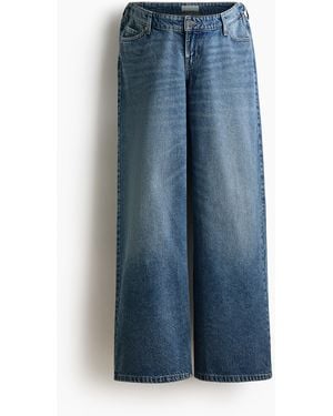 H&M MAMA Wide Low Jeans - Blau