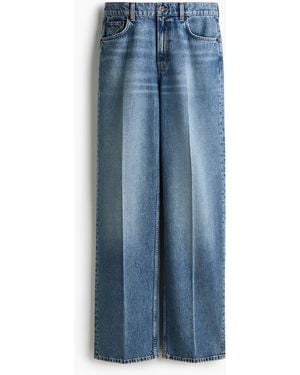 H&M Jeans mit weitem Bein und Bügelfalten - Blau