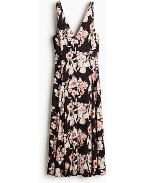 H&M Crêpe-Kleid mit Godetfalten - Weiß