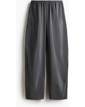 H&M Hose mit Barrel Leg aus Modalgemisch - Grau