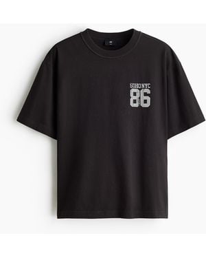 H&M Bedrucktes T-Shirt in Loose Fit - Schwarz