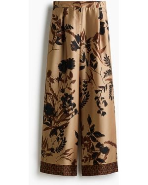H&M Plissierte Hose aus Satin-Twill - Natur