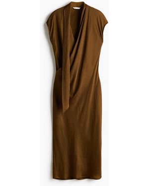 H&M Satinkleid mit Schaldetail - Braun