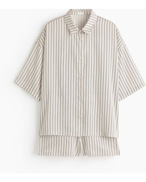 H&M Gestreifter Pyjama aus Lyocellsatin - Weiß