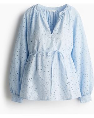 H&M MAMA Before & After Bluse mit Broderie Anglaise - Blau