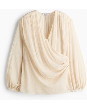 H&M Gecrinkelte Wickelbluse - Natur