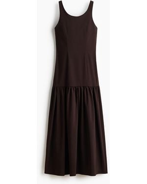 H&M Ausgestelltes Kleid mit tiefem Rückenausschnitt - Mehrfarbig