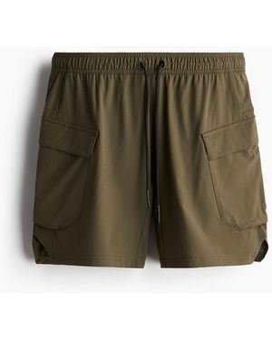 H&M Mittellange Cargo-Sportshorts aus DryMove - Grün