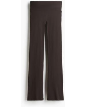H&M Ausgestellte Yoga-Leggings mit SoftMove Lycra - Braun