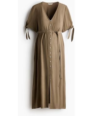 H&M MAMA Viskosekleid mit Bindegürtel - Grün