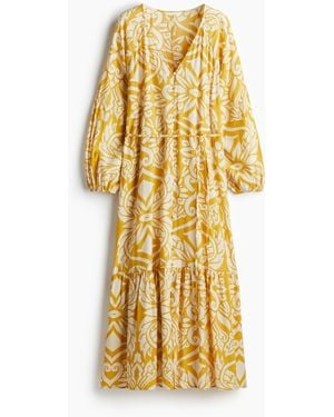 H&M Crêpe-Kleid mit Bindegürtel - Mettallic