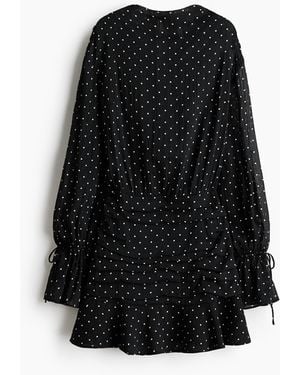 H&M Kleid mit Falten und U-Boot-Ausschnitt - Schwarz