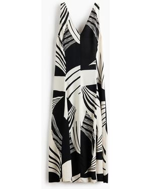 H&M Crêpe-Kleid mit Godetfalten - Weiß