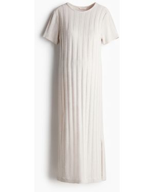 H&M MAMA Geripptes Kleid - Weiß