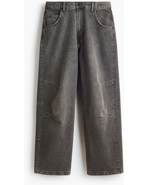 H&M Baggy Jeans mit Abnähern - Grau