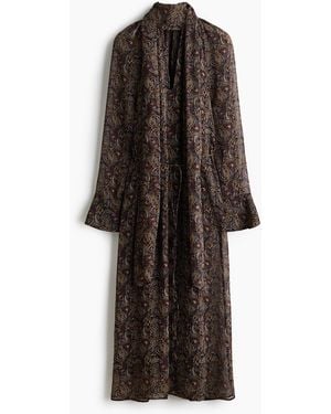 H&M Kleid mit Schalkragen - Braun