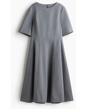 H&M Ausgestelltes Kleid - Grau