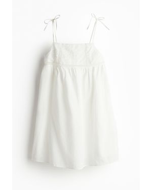 H&M Besticktes Kleid in A-Linie - Weiß